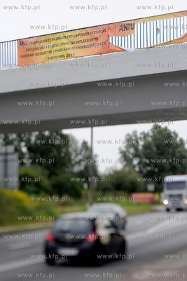 Baner z przeprosinami o "niebanalnej" tresci, ktory...