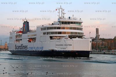Nalezacy do niemiecko-dunskiej linii promowej Scandilines...