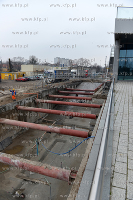 Gdynia. Na terenie sasiadujacym z apartamentowcem Sea...