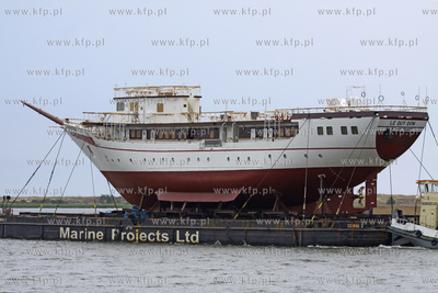 Transport kadluba do portu wewnetrzego w Gdansku szkolnego...