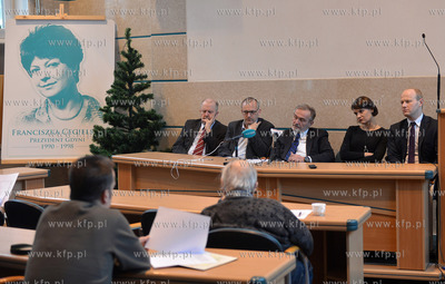 Konferncja prezydenta Wojciecha Szczurka w sprawie...