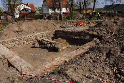 Wykopaliska archeologiczne na terenie spalonego w 1945...
