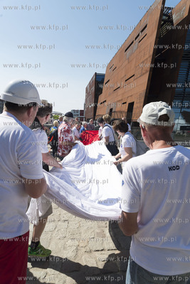 Gdańsk. ECS. Święto Wolności i Solidarności. Składanie...