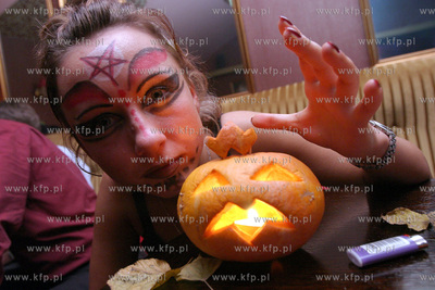 Halloween w gdanskim klubie KABARET. 31.10.2003 fot....