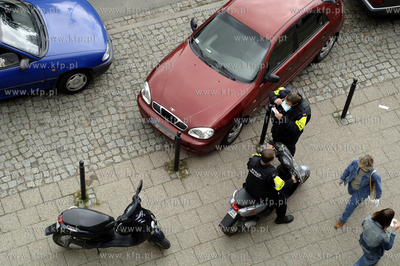Partol Strazy Mieskiej wystawia mandat za zle parkowanie...