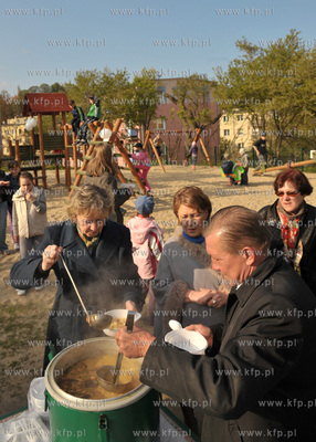 Otwarcie nowego placu zabaw przy ul. Wieniawskiego...