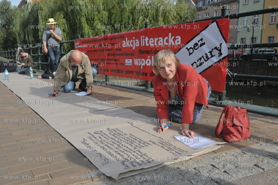 Akcja literacka "Bez cenzury" . Na Placu Heweliusza...