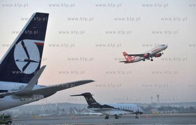 Pierwszy dzien funkcjonowania nowego terminalu T2 gdańskiego...