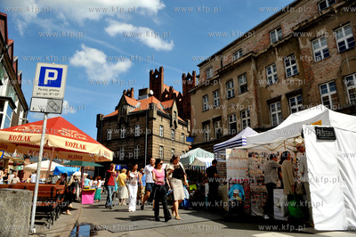 Gdansk. Jarmark Swietego Dominika. Handel na ul. Panskiej....
