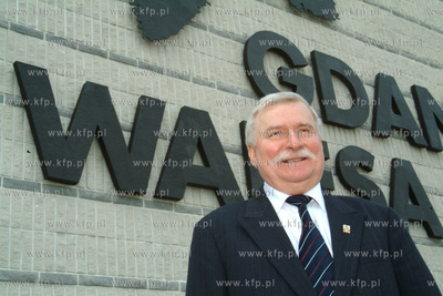 Uroczystosci nadania imienia Lecha Walesy lotnisku...