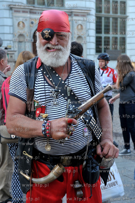 Gdanski pirat Wlodek na Dlugim Targu. 10.08.2013 Fot....