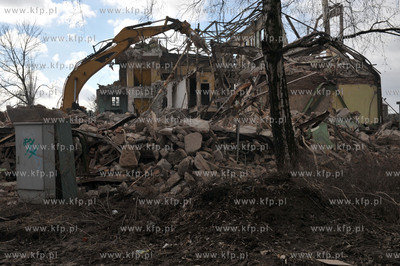 Tereny bylej Stoczni Gdanskiej. Wyburzanie budynku...