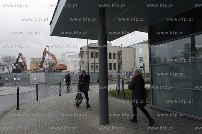 Wyburzanie kolejnych budynków dawnej Akademii Medycznej...