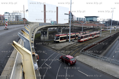 Gdańsk. Węzeł Okopowa. Tramwaje Pesa Swing i Duwag...