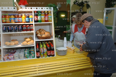 Bar Mleczny Turystyczny w Gdansku Nz. pracownica baru...