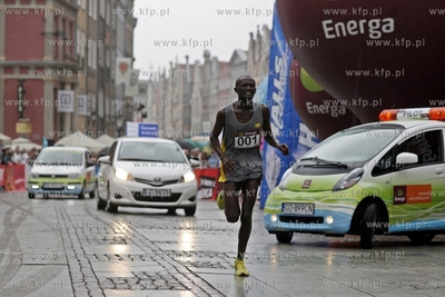 Gdansk. Meta  XVIII Maratonu Solidarnosci na ul Dlugi...