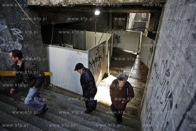 Remont peronu i przejscia podziemnego Szybkiej Kolei...