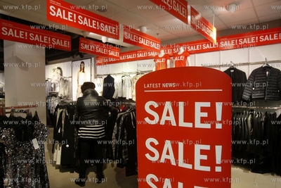 Poswiateczne wyprzedaze w Centrum Handlowym Manhattan...