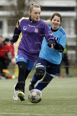 Gdansk Zaspa. Pilkarski turniej dzikich druzyn Do przerwy...