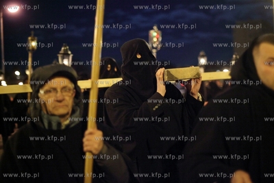 Gdańsk. Misterium Nocne. Nz. uczestnicy misterium...