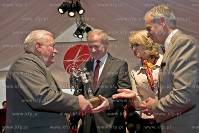 Sopot. Grand Hotel. Letnia Gala Biznesu. Nz. wręczenie...