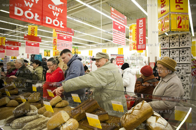 Oficjalne otwarcie hipermarketu Auchan przy ul. Kołobrzeskiej...