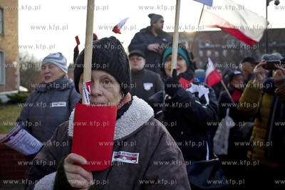 Demonstracja KOD pod Urzędem Wojewódzkim w Gdańsku.
13.12.2016
fot....