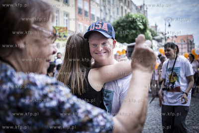 Gdańsk. ul. Długa i Długi Targ. Parada na zakończenie...