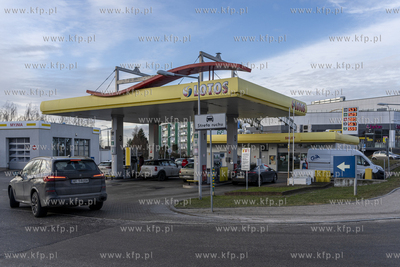 Stacja paliw LOTOS na ul. Beethovena na Gdańskim Suchanienie....