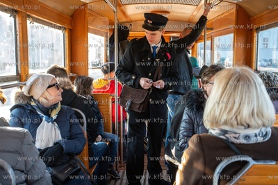Zabytkowy tramwaj dla pań z okazji ich święta. 8.03.2020...