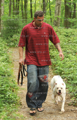 Przemyslaw Saleta ze swoim psem Milky Way, 8-miesieczna...