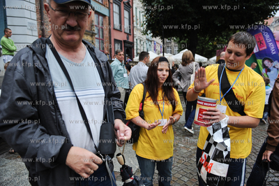 Gdansk. Dlugi Targ. Wolontariusze Hospicjum im Ks....