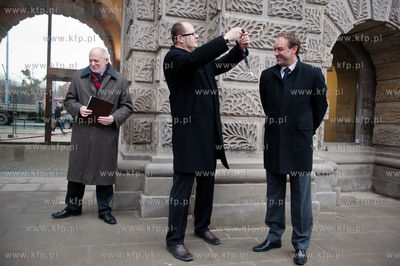 Gdansk. Konferencja prasowa i przeciecie wstegi przez...