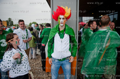 Gdansk Arena. Kibice wchodza na mecz mistrzostw Europy...