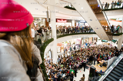 Gdansk. Galeria Baltycka. Spotkanie z Dawidem Kwiatkowskim.
28.11.2013
fot....