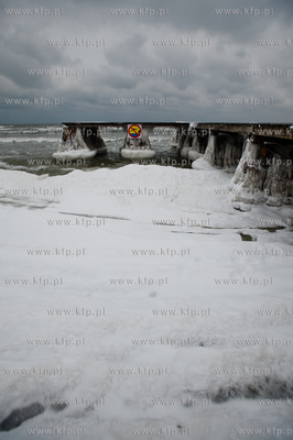 Mrozne, zimowe popoludnie na plazy w Sopocie.
26.01.2014
fot....