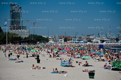 Gdynia. Upalny, sloneczny, wakacyjny dzien na plazy...