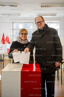 Gdansk. Obwodowa Komisja ds. Wyborow do Rady Dzielnicy...