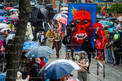 Sopocka Majowka. Parada Zwierzat - Krol Lew i jego...