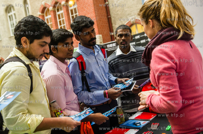 Politechnika Gdanska. Dziedziniec Heweliusza. Targi...