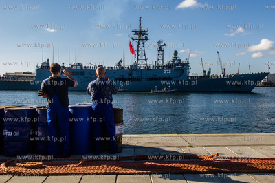 Port Wojenny w Gdyni Oksywiu. Przywitanie powracających...