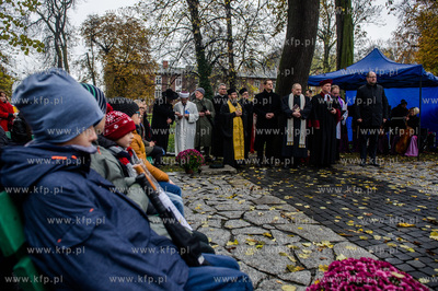 Gdańsk. Cmentarz Nieistniejących Cmentarzy. Modlitwa...