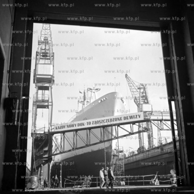 Remont statku PLO Emilia Platter w doku Gdańskiej...