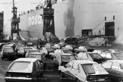 Załadunek przeznaczonych dla Chińskiej Republiki...