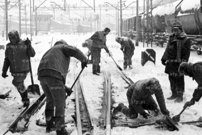 Obfite opady śniegu spowodowały liczne utrudnienia....