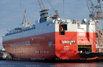 Taipan to Ro-Ro samochodowiec wielkogabarytowy i wielopokladowy...