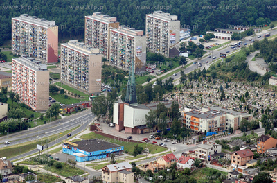 Gdynia z lotu ptaka. Nz. Osiedle obluze z kosciolem...