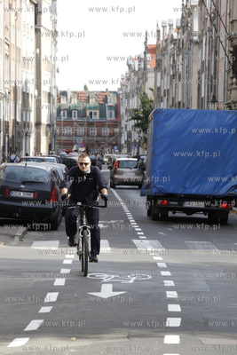 Nowa sciezka rowerowa na ul. Ogarnej w Gdansku. Mozna...