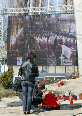 Transmisja uroczystosci pogrzebowych Pary Prezydenckiej,...