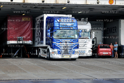 Promem linii FINNLINES przyplynely do gdynskiego portu...